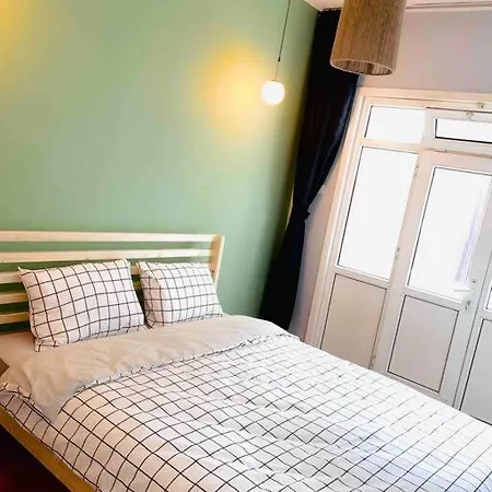 Comfortable And Stylish In Cihangir *